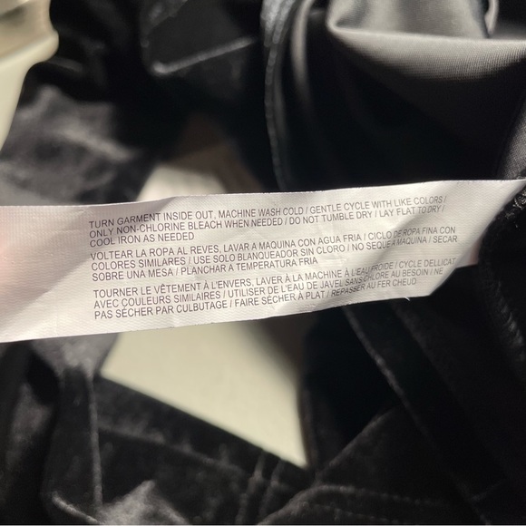 ELOQUII NWT Velvet Mock Neck Ruffle Sleeve Top size 18/20 - Picture 7 of 10